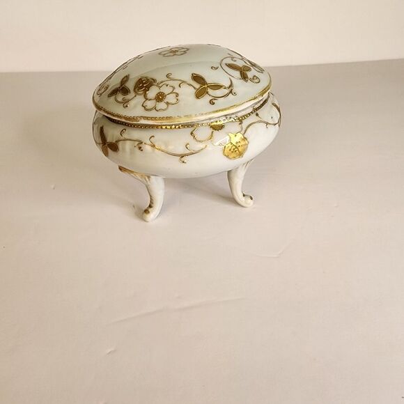 Vintage Porcelain Trinket Box White With Gold Gilt Table Decor - Picture 3 of 6